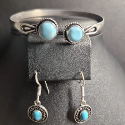 Vintage SW American Indian Turquoise ~ Pendant / Bracelet / Earrings