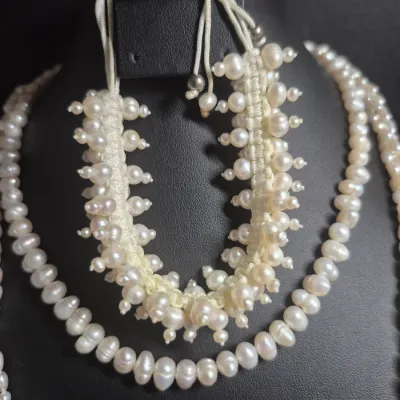 Lot 5 Pearl ~ 4 Necklaces / 1 Bracelet