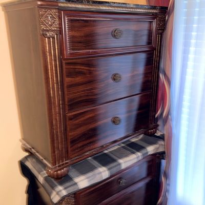 Sale Photo Thumbnail #13: 2p Traditional three-drawer nightstand with a high-gloss faux-wood finish, fluted pilasters, and a faux-marble top, shown stacked on a matching dresser.