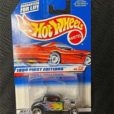 Hot Wheels 1998 First Editions '32 Ford die-cast car, number 7 of 40, in its original unopened blister pack.