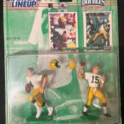 Vintage 1997 Kenner Starting Lineup Classic Doubles action figure set featuring Green Bay Packers quarterbacks Brett Favre and Bart...