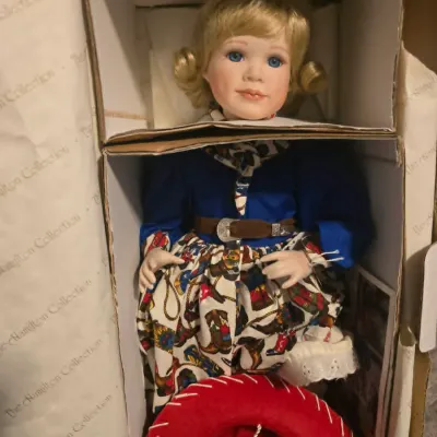 Sale Photo Thumbnail #26: Collector Dolls