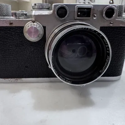 Sale Photo Thumbnail #87: Vintage Leica rangefinder 35mm camera fitted with an Ernst Leitz Wetzlar Summitar f=5cm 1:2 lens.

