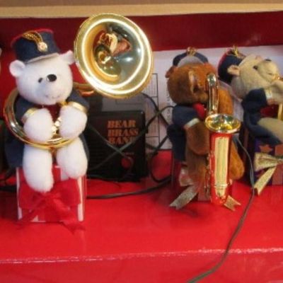 Sale Photo Thumbnail #48: Plays 21 Christmas carols, See pictures