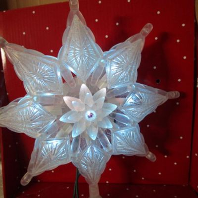 Sale Photo Thumbnail #234: Lights on tree-topper star are blue, See pictures