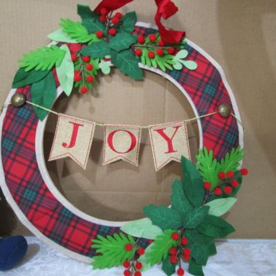 Sale Photo Thumbnail #244: Wreath is 17" across, Snowmen with sign is 11-/2" tall x 11-1/2" wide, see pictures