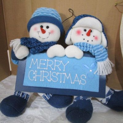 Sale Photo Thumbnail #245: Wreath is 17" across, Snowmen with sign is 11-/2" tall x 11-1/2" wide, see pictures