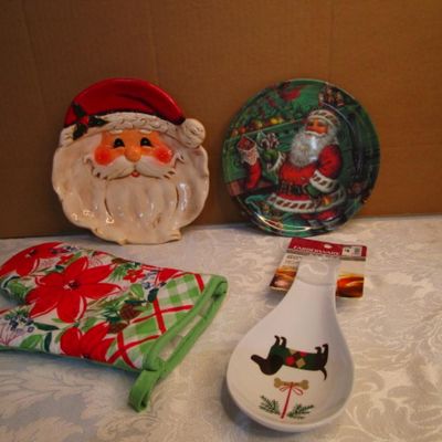 Sale Photo Thumbnail #279: Both plates are 8" in diameter, See pictures