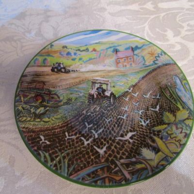 Sale Photo Thumbnail #769: Incudes plate hanger, 5" in diameterSee pictures