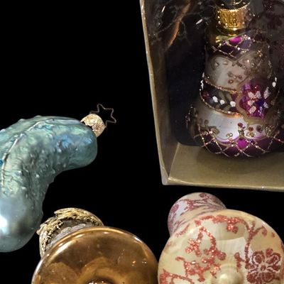 Sale Photo Thumbnail #276:  Lot of Mixed Christmas Ornaments.                           