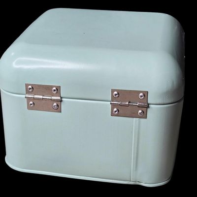 Sale Photo Thumbnail #547: 142) Green Enamel Breadbox