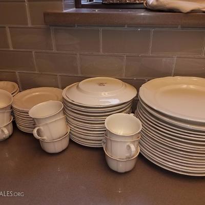 Lot-124 62 Pc Villeroy & Boch Manoir Dish Set
