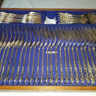 Lot-66 Walker & Hall Sheffield Silverware Set in Box