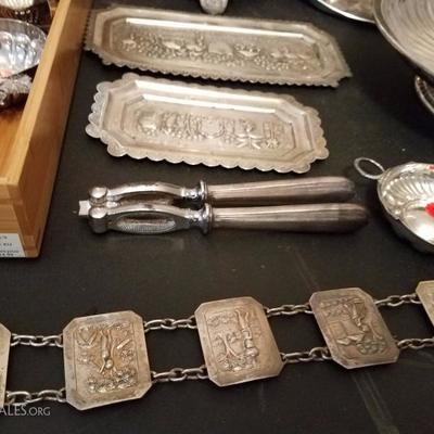Lot-155 30 Pc Mixed Silver Plate Large Piece Lot