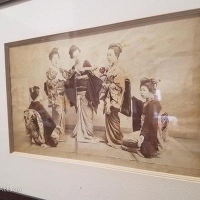 Lot-27 Set of 3 Japenese Estampes Framed in Glass