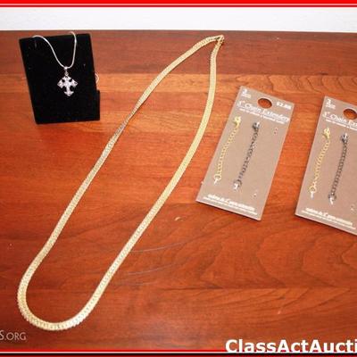 Costume Jewelry - Lot 32