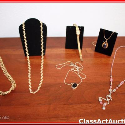 Costume Jewelry Lot - Lot 29