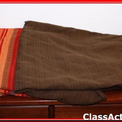2 Standard Oval table Clothes - Lot 87