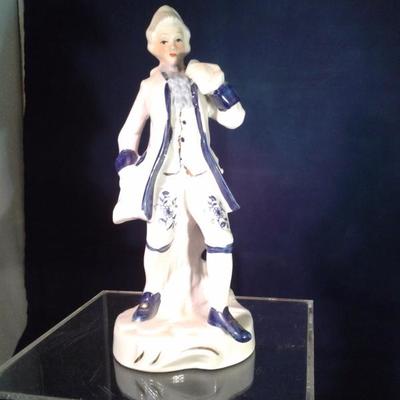 Lot 17A. A pairof porcelain figurines