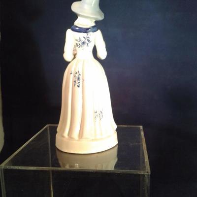 Lot 17A. A pairof porcelain figurines