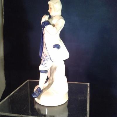Lot 17A. A pairof porcelain figurines
