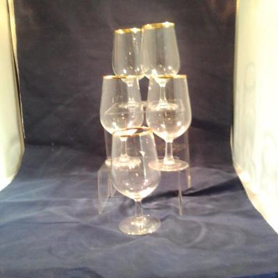 Set of 5 goblets with gold rim