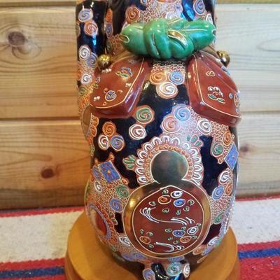 Lot-A14 Asian Porcelain Lucky Cat w/ Stand Andrea by Sadek