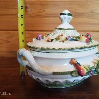 Lot-B21 Vintage Capodimonte Ceramic Serving Tureen Soup Bowl w/ Ladel