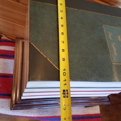 Lot-B9 Wooden Explorers Hidden Chest Book DÃ©cor w/ Stand