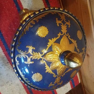 Lot-B57 Decorative Blue w/ Gold Trim Oriental Ceramic Bowl w/ Lid