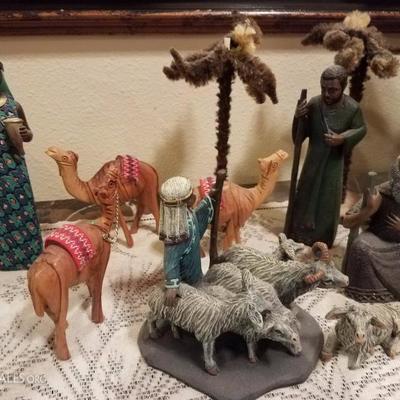 Lot-C5 21 Pc Enesco Nativity Set Mahogany Miracle 1997