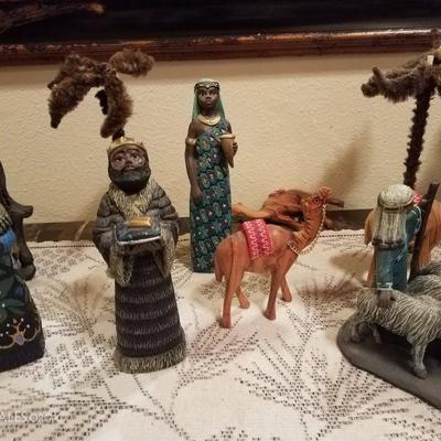 Lot-C5 21 Pc Enesco Nativity Set Mahogany Miracle 1997