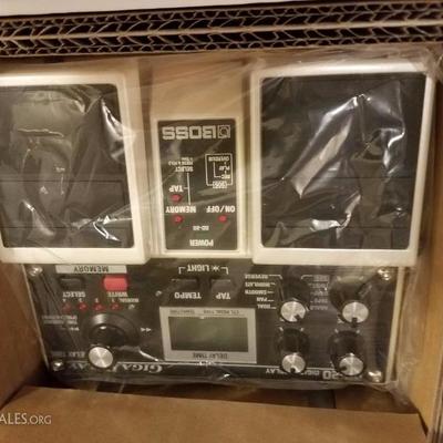 Lot-F39 Boss DD-20 Digital Delay Twin Pedal Giga Delay