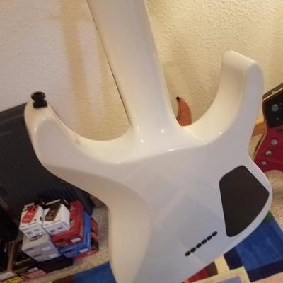 Lot-F8 SL1 Soloist Left Hand Jackson Guitar White W/ Case