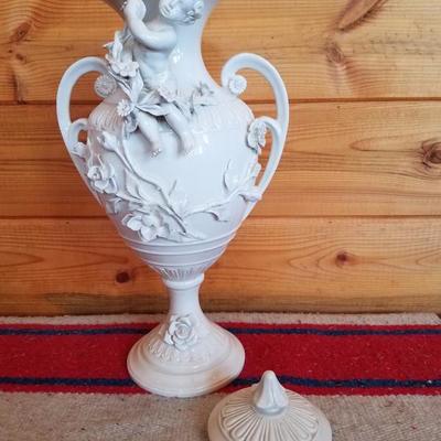 Lot-B46 Large Ardalt Impero Biaco Italian Cherub Porcelain Vase