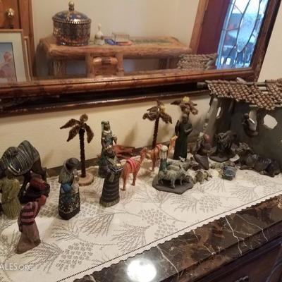 Lot-C5 21 Pc Enesco Nativity Set Mahogany Miracle 1997