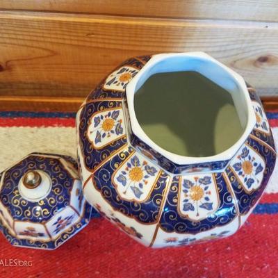 Lot-A12 Oriental Porcelain Ginger Jar Japan Decorative