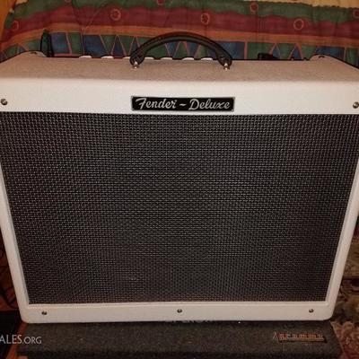 Lot-F2 Limited Edition Hot Rod Deluxe White Fender Amp