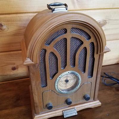 Lot-E12 Crosley Collectors Edition Cassete/Radio Counter Top Player #528