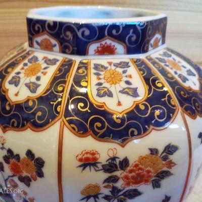 Lot-A12 Oriental Porcelain Ginger Jar Japan Decorative
