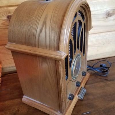 Lot-E12 Crosley Collectors Edition Cassete/Radio Counter Top Player #528