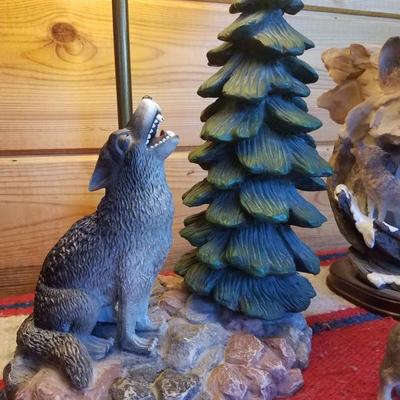 Lot-B71 4 Pc Naturalistic Wolf Decor & Lamp Lot