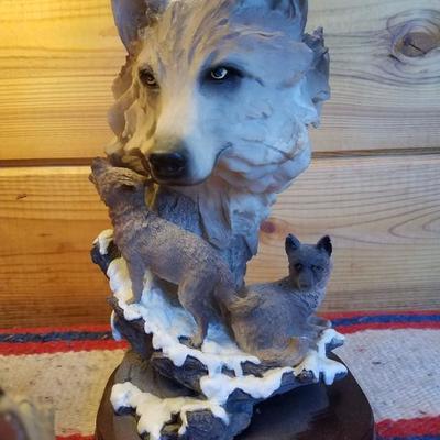 Lot-B71 4 Pc Naturalistic Wolf Decor & Lamp Lot