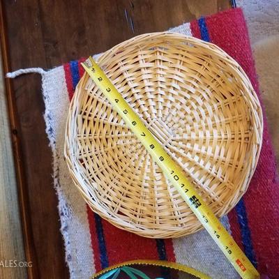 Lot-E9 2 Pc Picnic Set Wicker Platter Plus Bug Screen Cover