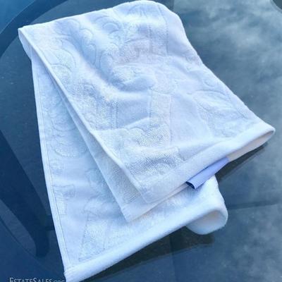White bathroom lot towels and soap dishes 11 pc