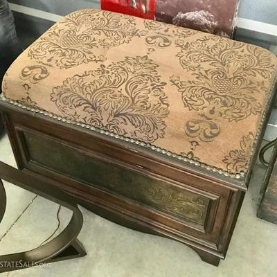 Trunk with upholstered padded top