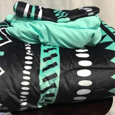 twin comforter -Blk teal , sham and twin sheet- new!
