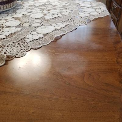 Thomasville Dining Room Table W/ Leaves & Chairs