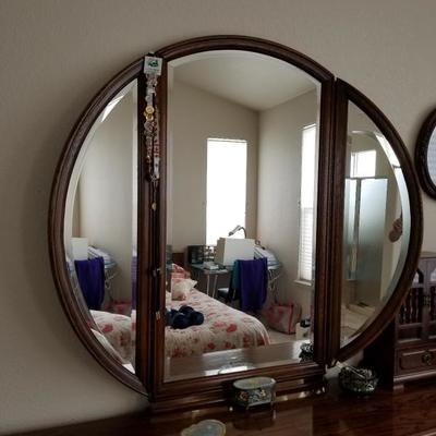Beautiful Full Dresser W/ Mirror