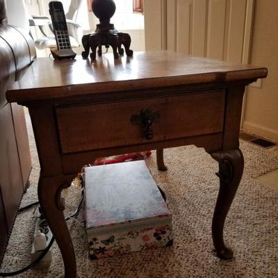 Thomasville End Tables Pair Matching Set of 2